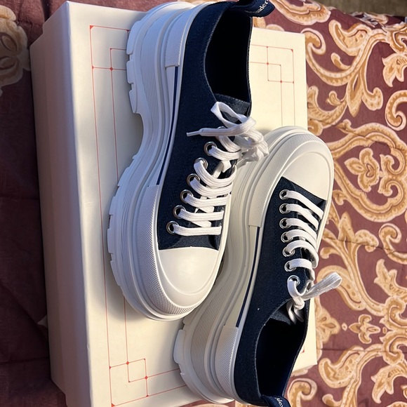 Alexander McQueen sneakers - Picture 1 of 8